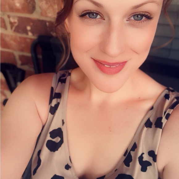 Meet your Posher, Sarah. - Picture 2 of 5